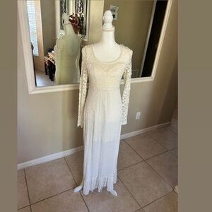 Cream Ivory White Lace Rayón Fringe Open back Bohemian long sleeve dress M/L